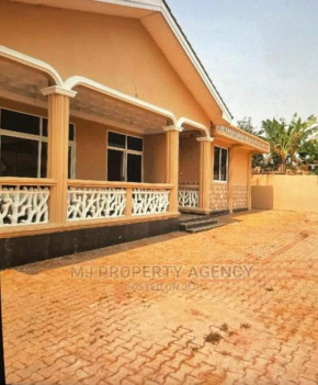 Beautiful 5-Bed House in Tema, Community 22